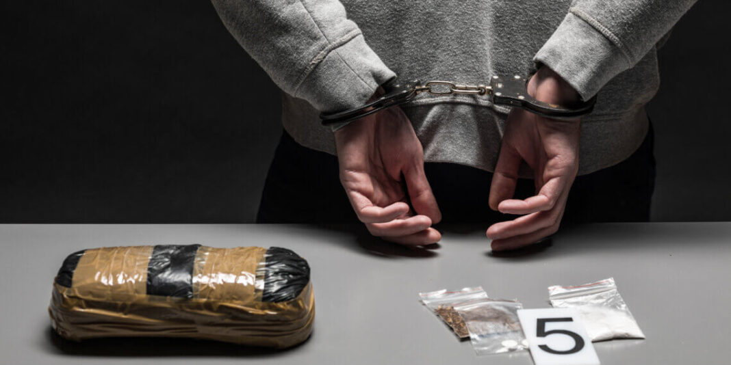 Pena-trafico-de-drogas-qual-e-e-o-que-diz-a-lei-1140x570 (1)