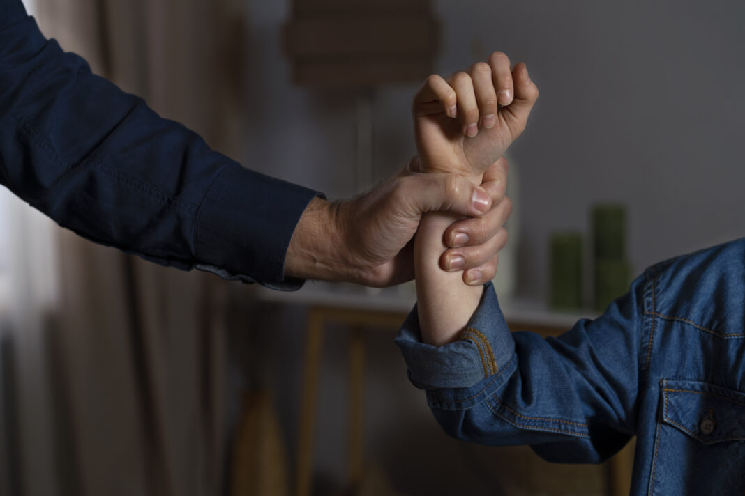 young-child-getting-physical-abuse-from-parent (1)